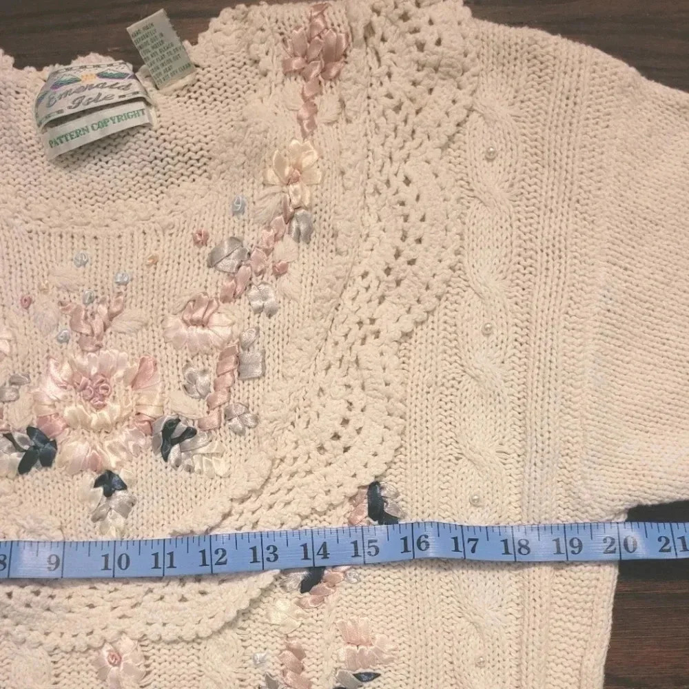 Vintage cream crochet lace pearls floral whimsy coquette cottagecore sweater M - Picture 12 of 14